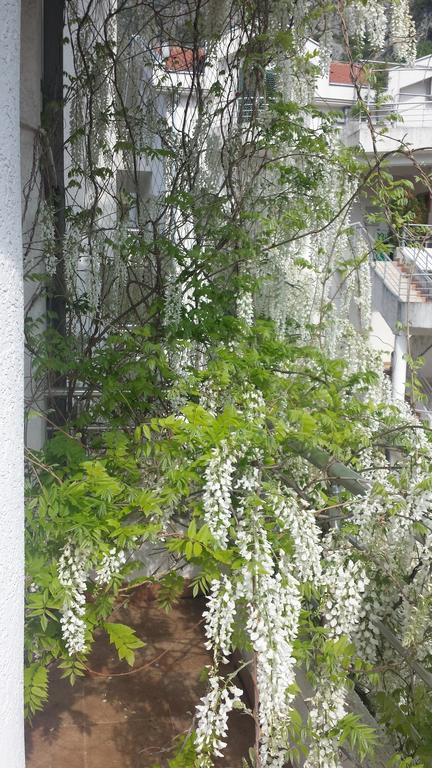 Roman Gardens Studio Apartment ريسان المظهر الخارجي الصورة
