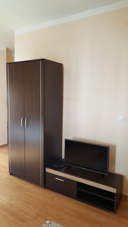 Roman Gardens Studio Apartment ريسان المظهر الخارجي الصورة