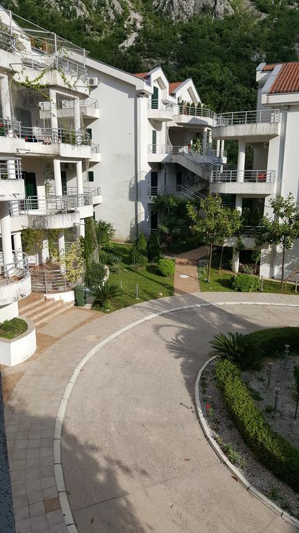 Roman Gardens Studio Apartment ريسان المظهر الخارجي الصورة