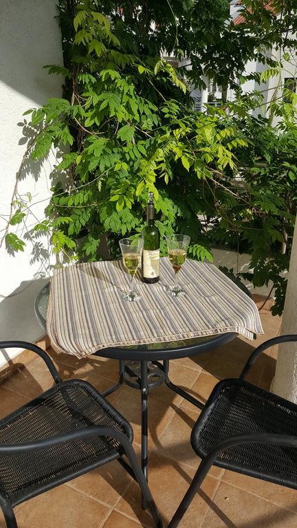 Roman Gardens Studio Apartment ريسان المظهر الخارجي الصورة